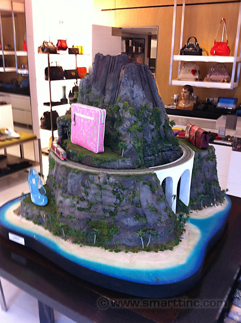 MARC JACOBS FASHION WEEK 2012 VOLCANO 
