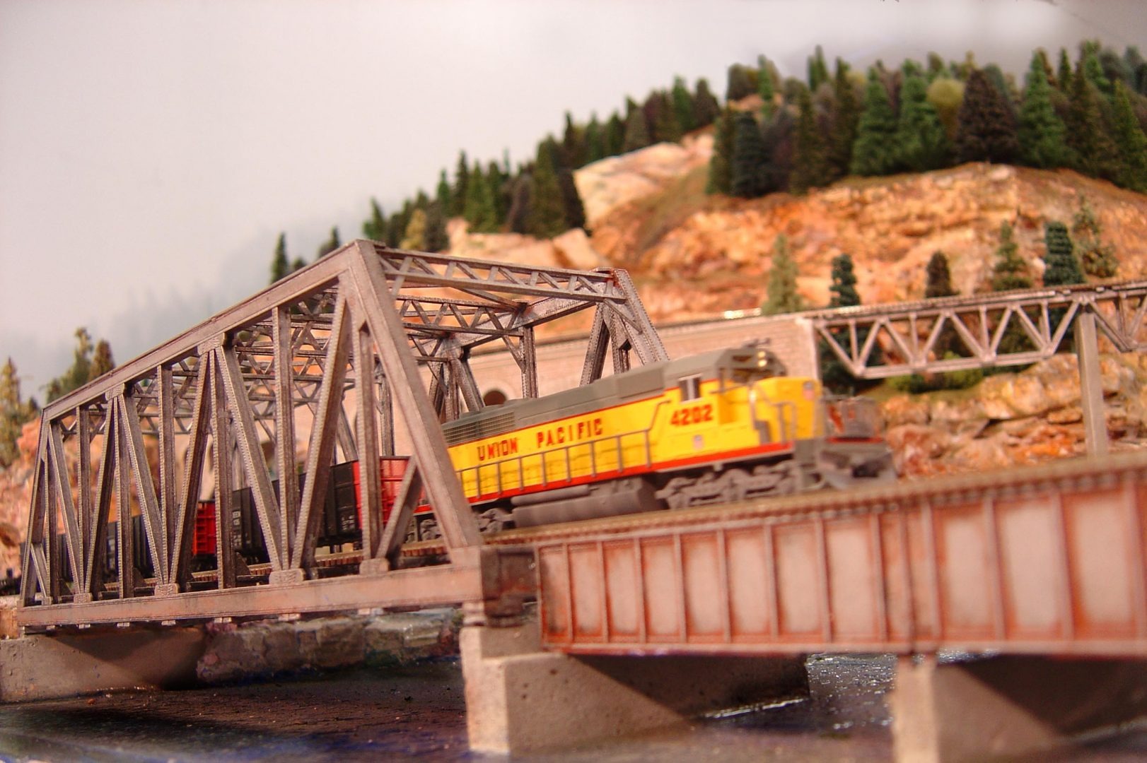 N SCALE 10 FT X 14 FT