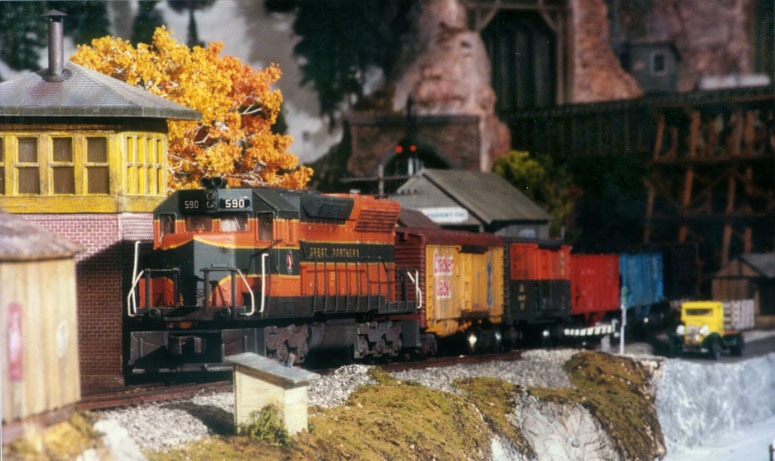 O SCALE 9 FT X 17 FT