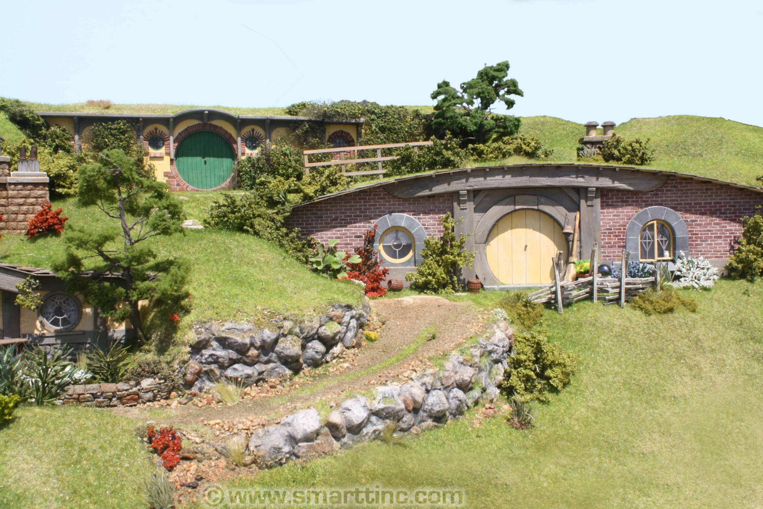 G SCALE 14 FT X 33 FT